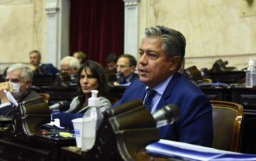 Figueroa reclama a Nación abaratar los costos del transporte Neuquén